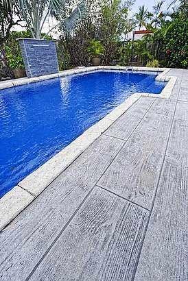 beton imprime reunion plage piscine effet bois gris